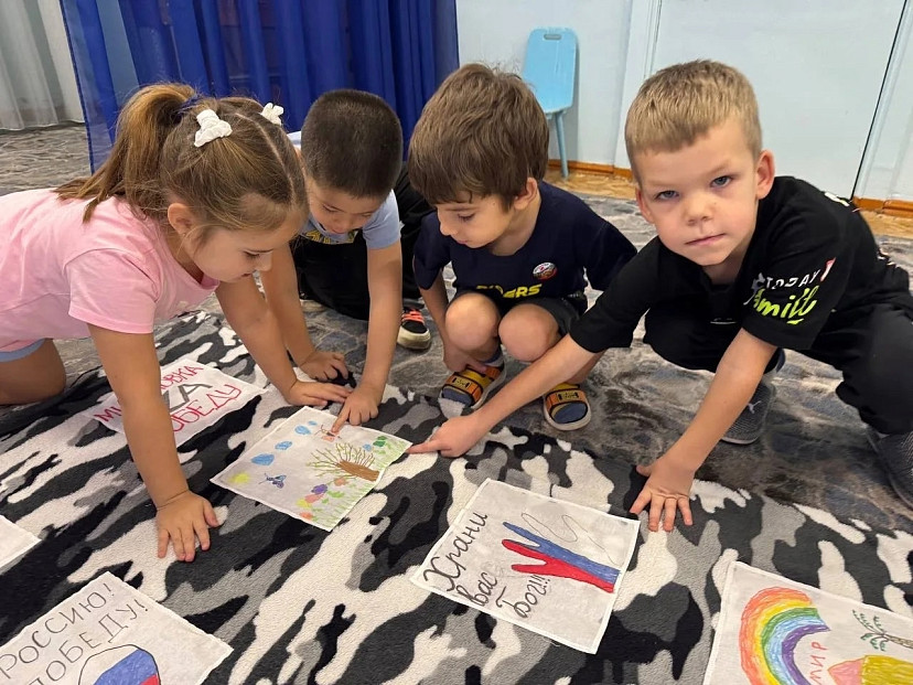 Саратовцы создают «Лоскутное одеяло Победы» для участников СВО