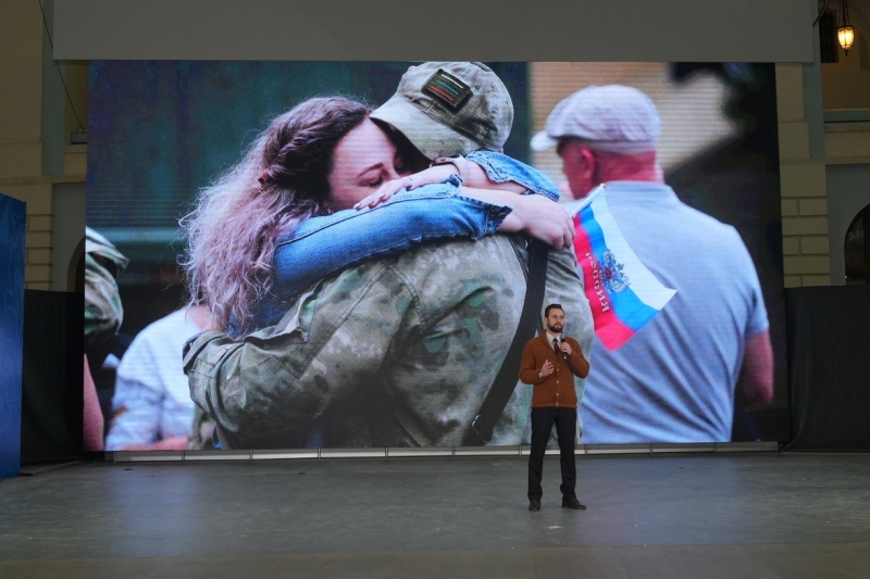 Бойцы СВО поблагодарили женщин за поддержку, исполнив написанные на фронте песни