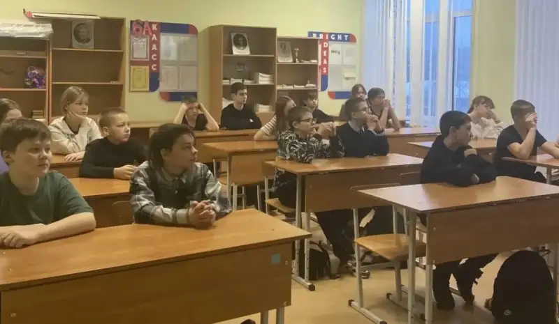 Девочки тоже защищают Родину. Беседа о женщинах на войне