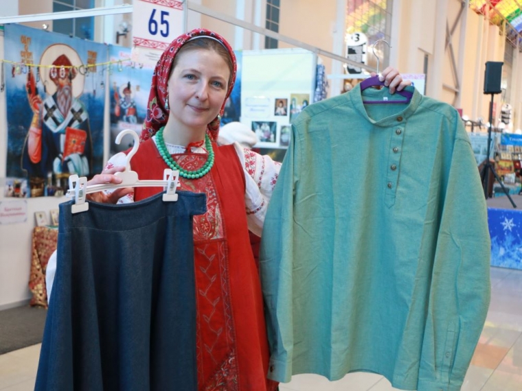 От фольклора к моде: история омички Ксении Андреевой, создающей одежду с русским народным характером