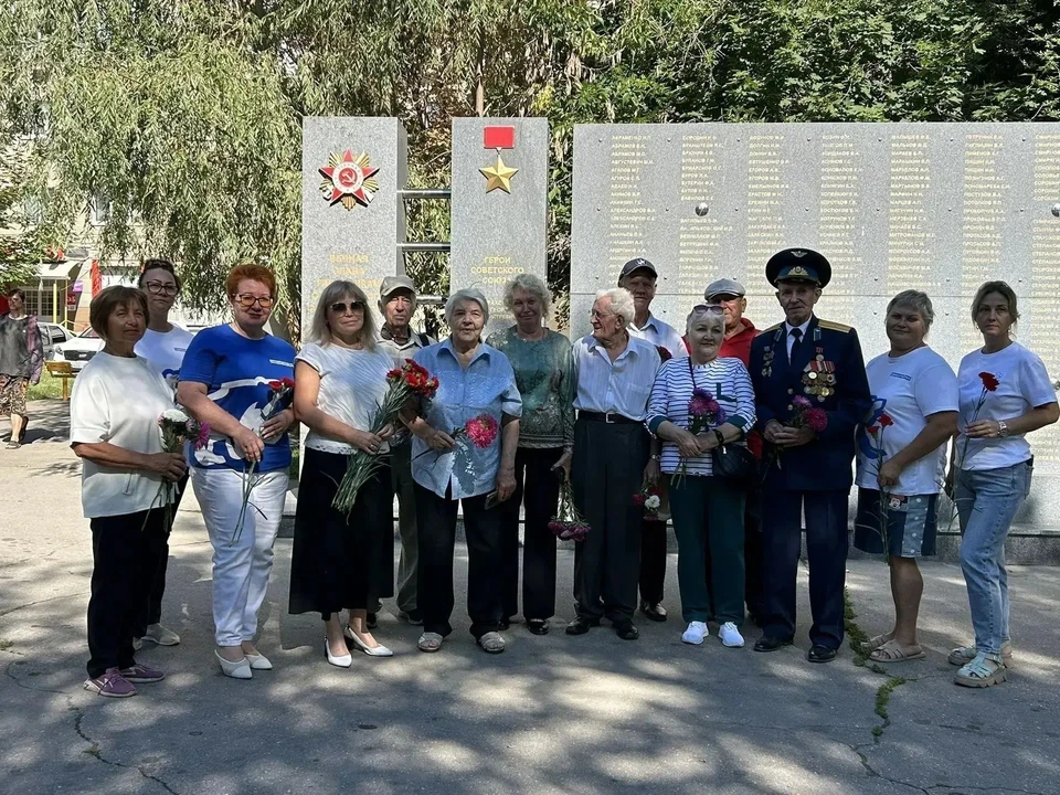 Женское движение почтило память героев-авиаторов в Заводском районе Женское движение почтило память героев-авиаторов в Заводском районе