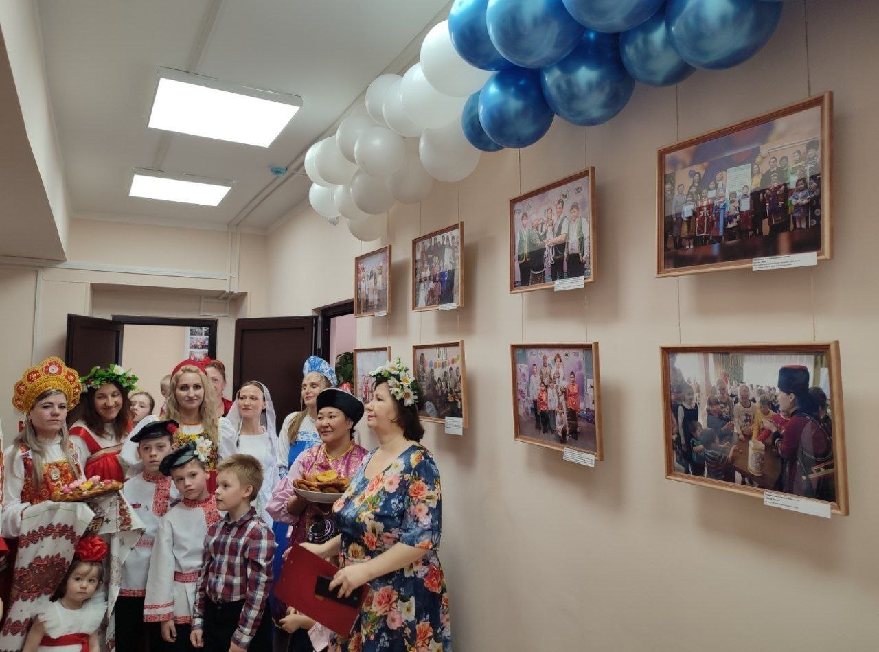 В Иркутске открылась фотовыставка «Мы одна большая многонациональная семья»