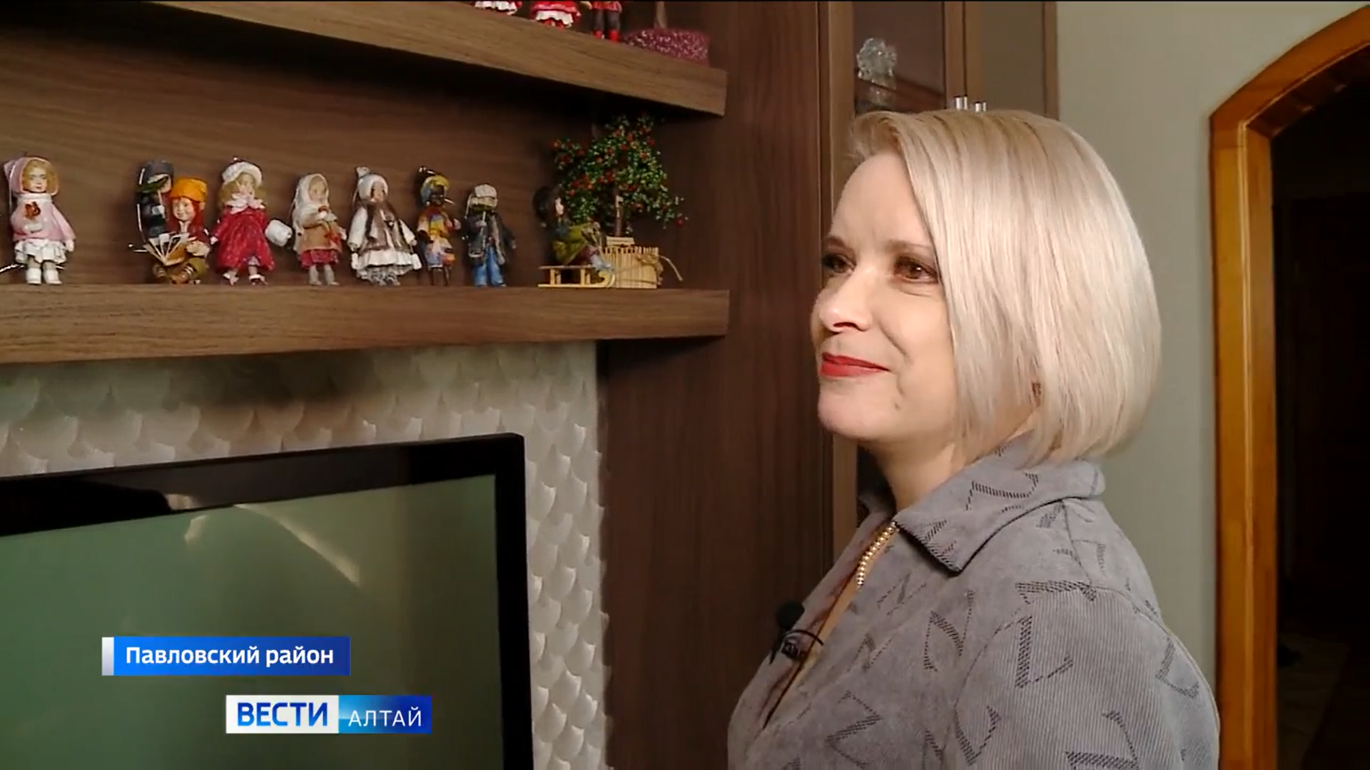 Мастерица из Павловского района делает из ваты новогодних кукол в советском стиле