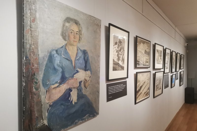 На Эльбрус с мольбертом: как покоряла горы первая советская художница-альпинистка