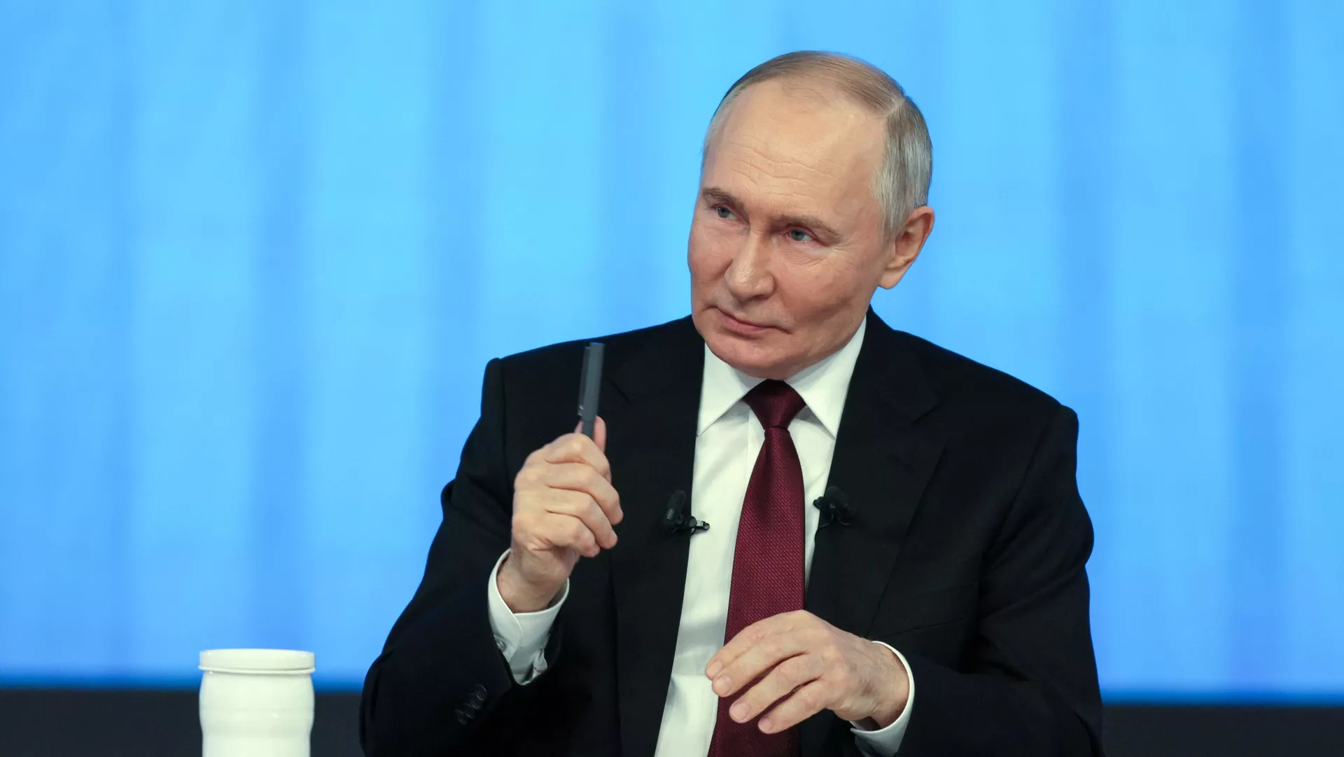 На прямую линию Путина поступило уже более 100 тыс. обращений