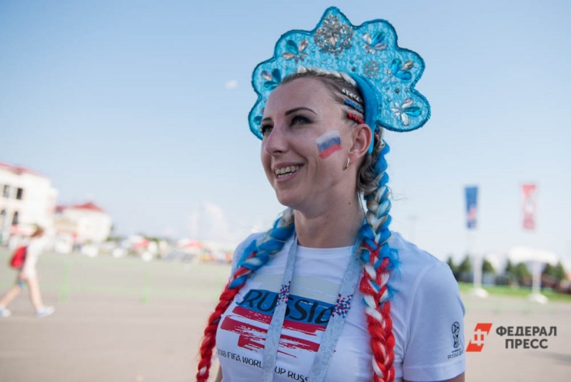 Русский mood накрыл мир ажурным платком: почему популярны кокошники, гжель и стиль а ля рюс