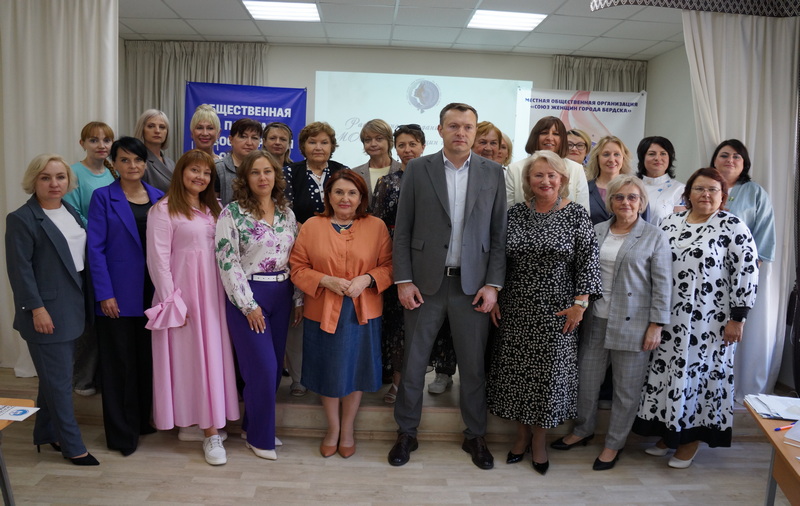 Союз женщин Бердска обращает внимание на необходимость разработки программы «Семья»