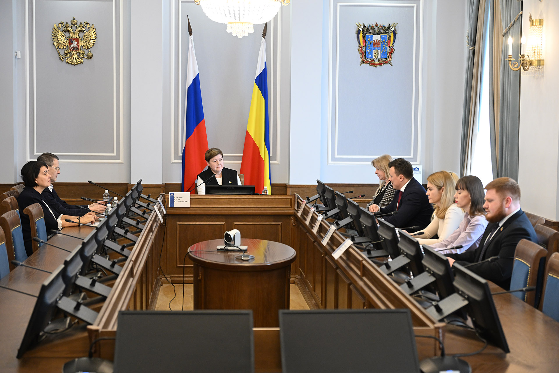 В Законодательном Собрании прошло экспертное обсуждение актуальных вопросов цифровизации социальных услуг.