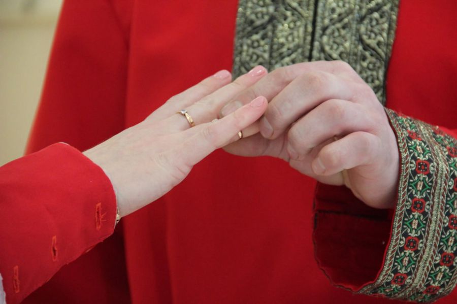 Фестиваль национальных свадеб Свердловской области открылся церемонией бракосочетания в русском стиле