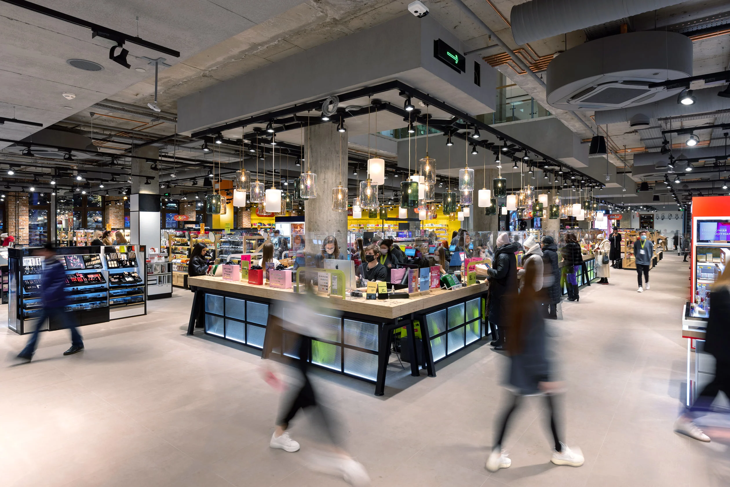 Опрос: 77% россиянок осознанно покупают косметику отечественных производителей