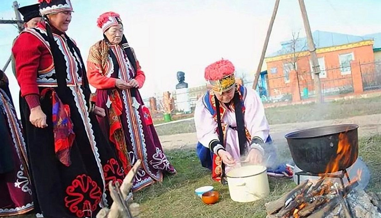Весна по-калмыцки: тепло, борцики и 108 взмахов половником